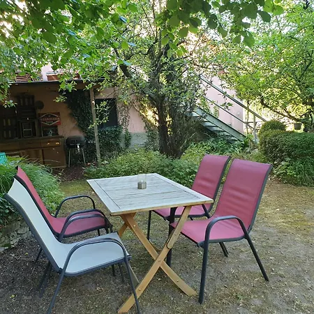 Unser Obervolkacher - Hideaway & Gartenoase Mit Wohlfuehlflair Und Herz Fuer Hunde Volkach
